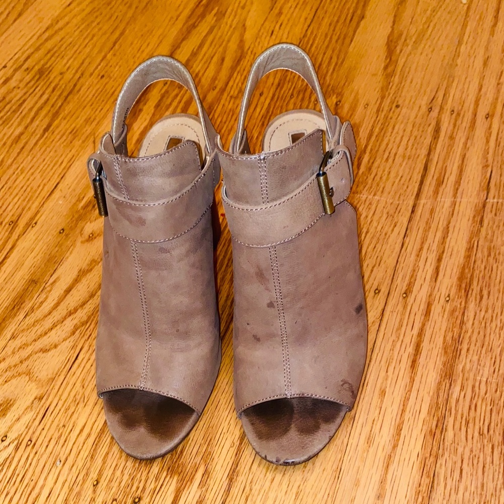 heels - Picture 2 of 6